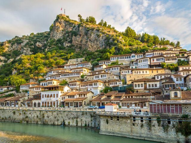İzmir Çıkışlı Kosovalı Elegant Balkanlar Turu Pegasus Hava Yolları İle 7 Gece (Tüm Ekstra Turlar ve Akşam Yemekleri Dahil) (SKP-SKP)
